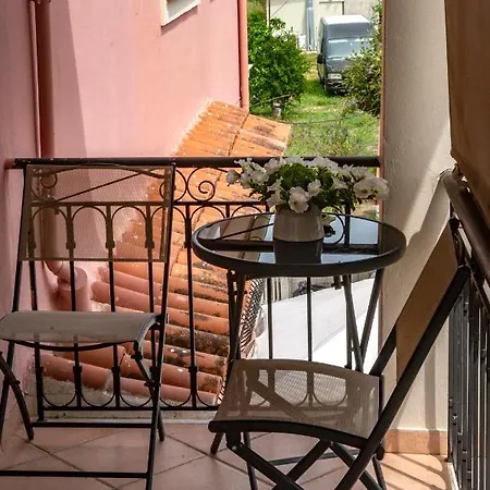 Sofi's House & Garden Apartment